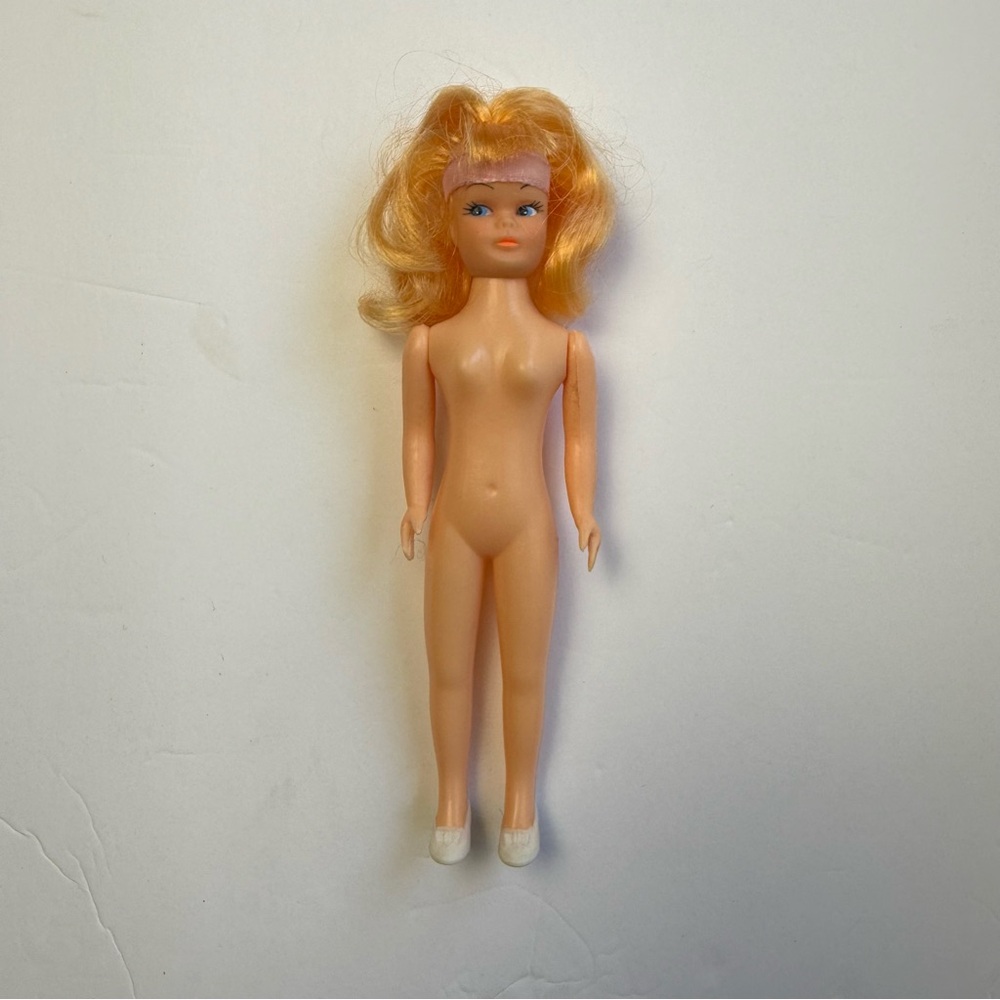 Vintage Barbie Clone Side Eye Skipper Doll Hong Kong‎